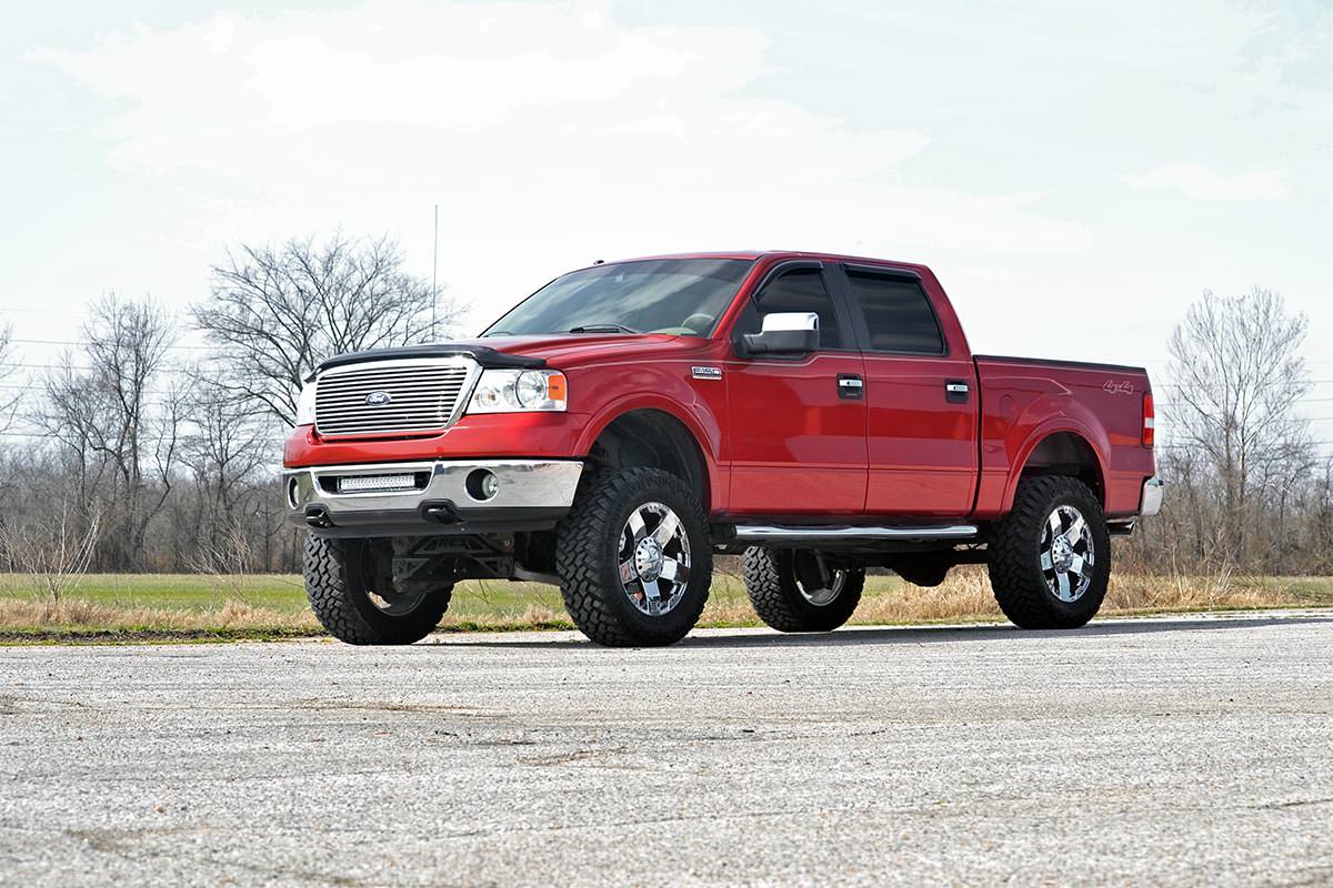 Ford F-150 Suspension Lift Kit - Rough Country - M1 - 4WD - '04-'08